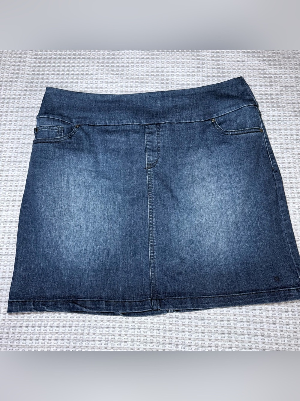 S.C. & Co. Women's Denim Skort Size Large Stretch Skirt Shorts Athletic Pull On